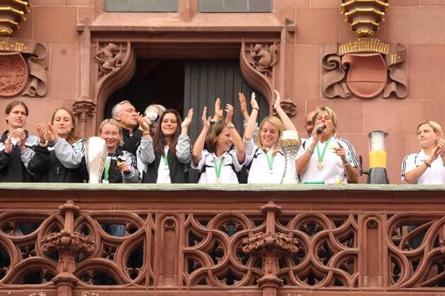 1. FFC Frankfurt feiert das Triple 2008: deutscher Pokalsieger, Sieger im Uefa Womens Cup und die deutsche Meisterschaft Fußball 1. BL Herren Saison 2007 2008, Frauen, Frauenfußball, deutscher Meister, deutsche Meisterschaft, 1. FFC Totale o0 Römerberg, Frankfurt M. Freude,