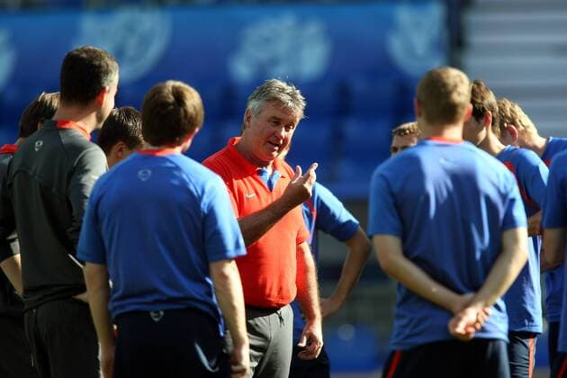 Nationaltrainer Guus Hiddink (Russland, Mitte) -  (080620PYK009) Fußball EM Herren Euro 2008, Nationalteam, Training Gruppe Basel