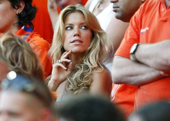 Sylvie van der Vaart, Ehefrau von Rafael van der Vaart (beide Niederlande) -  Fußball EM Herren EURO 2008, Länderspiel, Nationalmannschaft, Viertelfinale Einzelbild premiumd Basel