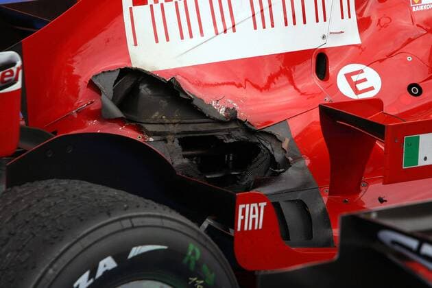 Zerstörte Auspuffanlage am Boliden von Kimi Räikkönen (Finnland Ferrari) Motorsport Grand Prix Herren Großer Preis von Frankreich 2008, Formel 1 Weltmeisterschaft, F1, F, GP, WM Einzelbild Magny Cours