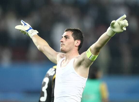 Torwart Iker Casillas (Spanien) - Schlussjubel - Fußball EM Herren Euro 2008, Länderspiel, Nationalteam, Nationaltrikot, Viertelfinale, Vdig Einzelbild Wien Freude,