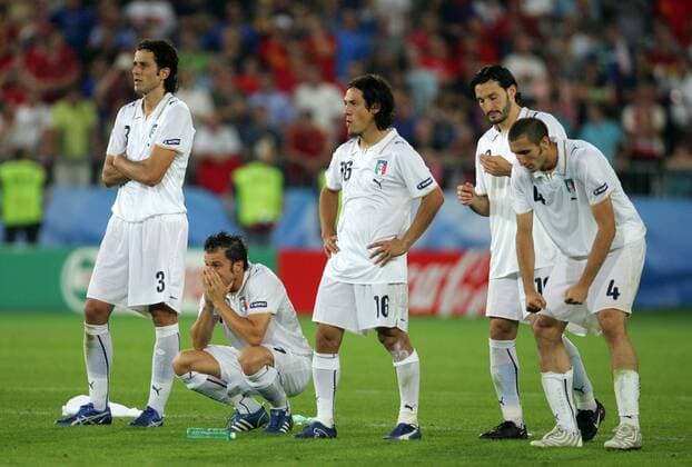 Enttäuschung Italien, v.li.: Fabio Grosso, Alessandro del Piero, Mauro Camoranesi, Gianluca Zambrotta und Giorgio Chiellini Fußball EM Herren EURO 2008, Länderspiel, Viertelfinale, Nationalteam, Nationaltrikot Gruppe Wien