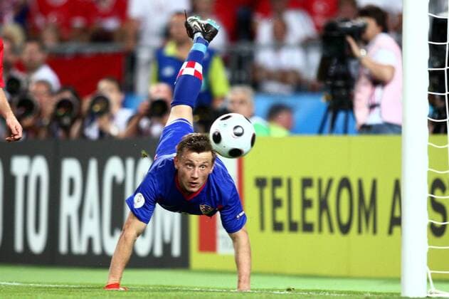 Ivica Olic (Kroatien) -  (pan26586) Fußball EM Herren Euro 2008, Länderspiel, Nationalteam, Nationaltrikot Einzelbild o0 Viertelfinale Wien Dynamik, Konzentration,