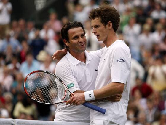 Fabrice Santoro (Frankreich, li.) gratuliert Andrew Murray (Großbritannien) Tennis Herren All England Championships 2008, Grand Slam, ATP Tour Gruppe Wimbledon London Freude, Kameradschaft,