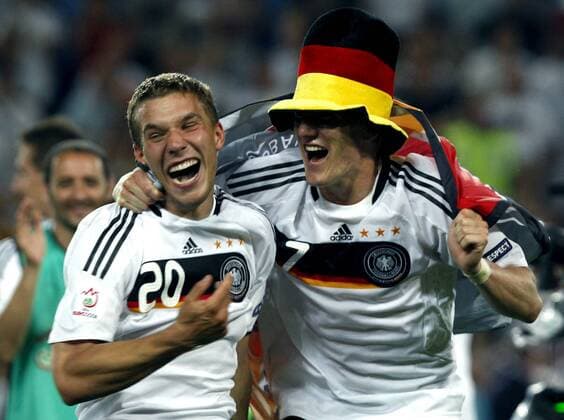 Lukas Podolski (li.) und Bastian Schweinsteiger (beide Deutschland) - Schlussjubel -  - NOxONLINExUSE Fußball EM Herren Euro 2008, Länderspiel, Halbfinale, Nationalmannschaft, Nationaltrikot Gruppe Basel Freude, Begeisterung,