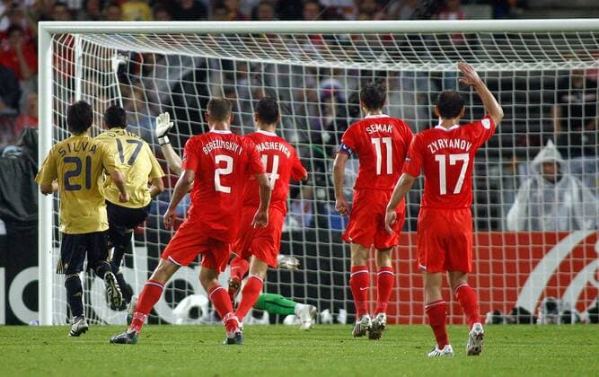 Daniel Güiza (Spanien, 2.v.li.) trifft zum 0:2 -  Fußball EM Herren Euro 2008, Länderspiel, Halbfinale, Nationalmannschaft, Nationaltrikot Gruppe Wien Dynamik,