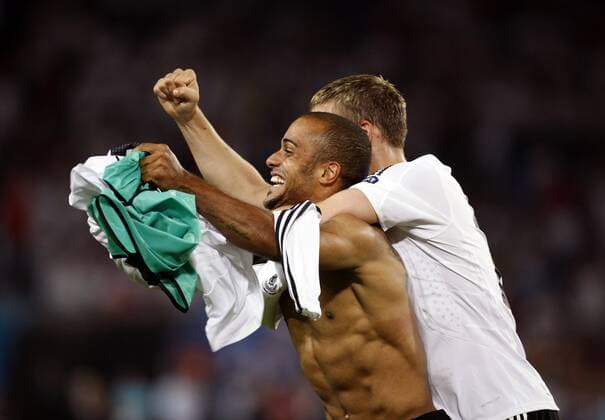 David Odonkor (li.) und Lukas Podolski (beide Deutschland) - Schlussjubel Fußball EM Herren Euro 2008, Länderspiel, Nationaltrikot, Nationalteam, Halbfinale, Gruppe Basel Freude,
