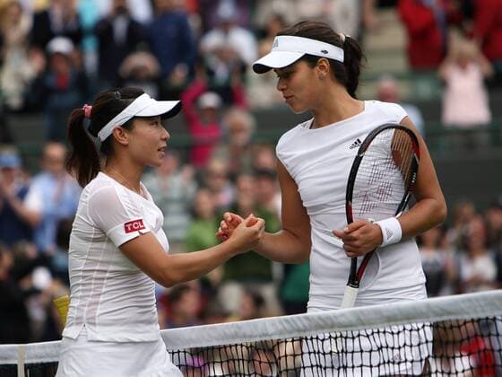 Ana Ivanovic (Serbien, re.) gratuliert Zheng Jie (China) nach dem Spiel Tennis Damen All England Championships 2008, Grand Slam, WTA Tour Gruppe Wimbledon London