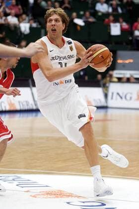 Dirk Nowitzki (Deutschland) Basketball Länderspiel Herren Freundschaftsspiel 2008, Test, Testspiel, Nationalmannschaft, Nationaltrikot Einzelbild Halle Westfalen Dynamik,