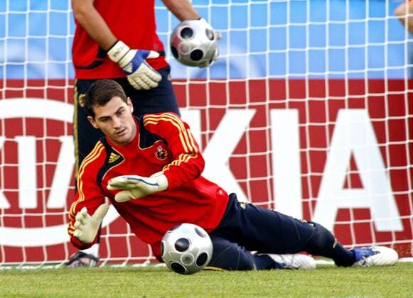 Torwart Iker Casillas (Spanien) -  Fußball EM Herren Euro 2008, Training, Nationalteam, Einzelbild Wien Dynamik,
