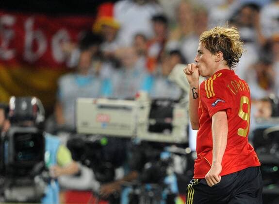 Fernando Torres (Spanien) - Torjubel - Fußball EM Herren EURO 2008, Länderspiel, Finale, Nationalteam, Nationaltrikot Einzelbild Wien Freude,