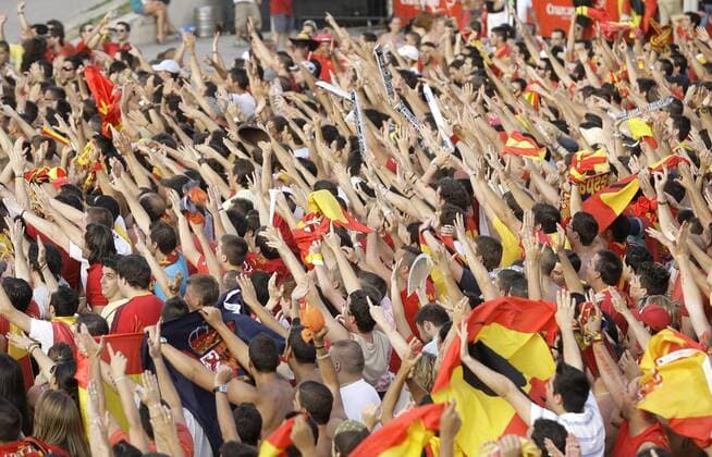 Public Viewing spanischer Fans in Sevilla anlässlich des EURO 2008 Finales -  - NOxONLINExUSE Fußball Länderspiel Herren EURO 2008, EM, Nationalteam, Finale, Totale Freude,