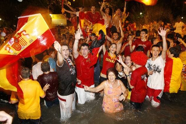 Spanien ist Europameister und die Fans feiern das gebührend in Albacete -  - NOxONLINExUSE Fußball EM Herren EURO 2008, Nationalteam, Finale, Vdig Totale Wien Begeisterung, Freude,
