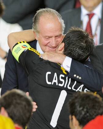 König Juan Carlos von Spanien gratuliert Torwart Iker Casillas zum Gewinn der Europameisterschaft Fußball EM Herren EURO 2008, Nationalteam, Finale, Vdig, premiumd Gruppe Wien Glück, Begeisterung, Freude,