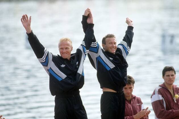 Ian Ferguson und Paul McDonald (beide Neuseeland) - Olympiasieger im Zweierkajak über 500m bei den Spielen 1988 in Seoul Kanu OS Sommer Herren Olympische Spiele Seoul 1988, Sommerspiele, Kanusport, 500m 2er Kajak, K2 Gruppe Aufnahmedatum geschätzt Seoul Freude, Begeisterung,