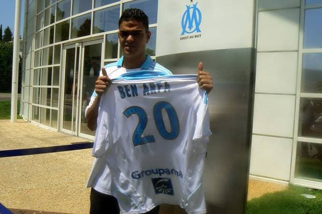 Neuzugang Hatem Ben Arfa (Marseille) präsentiert sein neues Trikot -  (pan26700) Fußball Herren Ligue 1 2008 2009, 1. Liga, Olympique de Marseille, OM, Pressekonferenz, Pressetermin Einzelbild Marseille Freude,