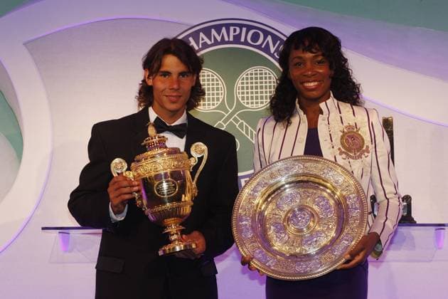 Venus Williams (USA) und Rafael Nadal (Spanien) präsentieren beim Championsdinner ihre Wimbledon Trophäen Tennis Herren All England Championships 2008, Grand Slam, ATP Tour, Champions Dinner, Championsdinner, Gala Gruppe Wimbledon London