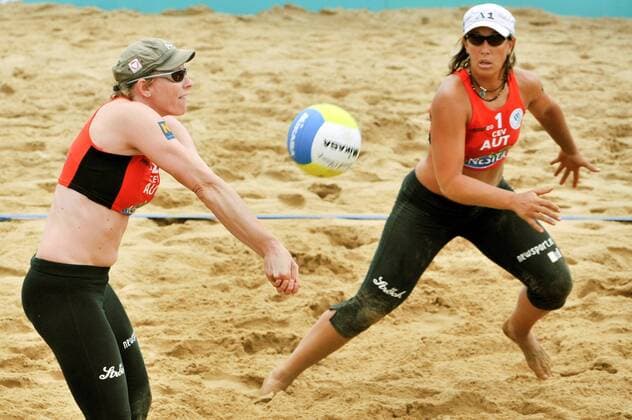 Sabine Swoboda (li.) und Sara Montagnolli Ebenbichler (Österreich) -  Beachvolleyball EM Damen Nestea European Championship Tour 2008 Gruppe Hamburg Dynamik,