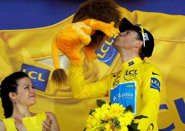 Kim Kirchen (Luxemburg Columbia) im gelben Trikot nach der 6. Etappe der Tour de France 2008 -  Radsport Herren Tour de France 2008, Straßenradsport, Straße, Rad Einzelbild 6. Etappe: Aigurande - Super Besse Freude,