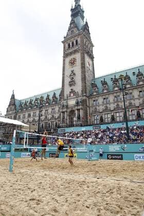 Beachvolleyball EM 2008 auf dem Hamburger Rathausplatz vor dem Rathaus Beachvolleyball EM Herren Europameisterschaft 2008, Nestea European Championship Tour, Beach Totale Rathausplatz, Rathaus, Hamburg