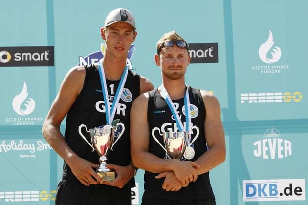 Stefan Uhmann (li.) und Kay Matysik (beide Deutschland) belegen Platz 2 bei der EM 2008 Beachvolleyball EM Herren Europameisterschaft 2008, Nestea European Championship Tour, Beach Gruppe Hamburg Freude,
