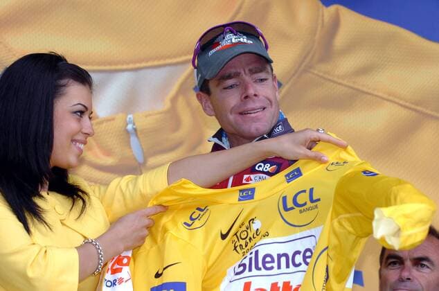 Cadel Evans (Australien Silence Lotto) im gelben Trikot nach der 10. Etappe der Tour de France 2008 -  Radsport Herren Tour de France 2008, Straßenradsport, Straße, Rad Gruppe 10. Etappe: Pau - Hautacam Freude,