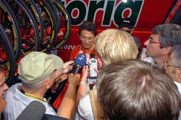 Sportlicher Leiter Alberto Volpi (Italien) äußert sich zum des Doping überführten Moises Duenas Nevado (Spanien beide Barloworld) -  Radsport Herren Tour de France 2008, Straßenradsport, Straße, Rad Gruppe 11. Etappe: Lannemezan - Foix
