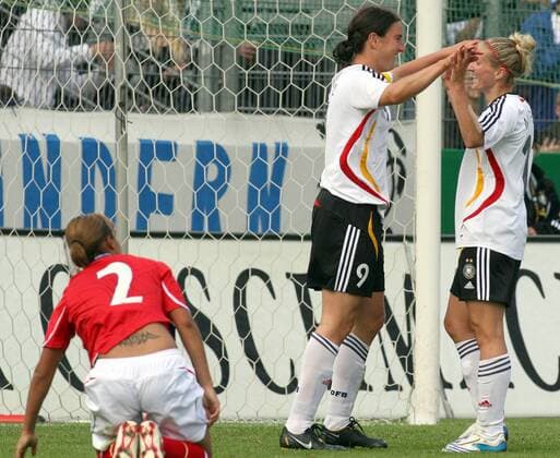 Anja Mittag (re.) und Birgit Prinz (beide Deutschland) - Torjubel Fußball Länderspiel Damen Freundschaftsspiel 2008, Test, Testspiel, Frauen Frauenfußball Nationalmannschaft, Nationaltrikot Gruppe Unterhaching Freude,