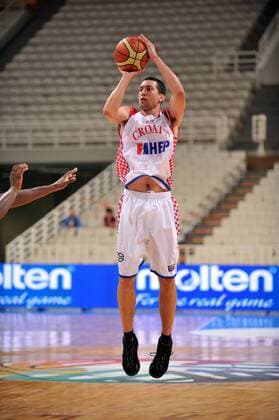 Roko Leni Ukic (Kroatien) Basketball Herren Olympiaqualifikation 2008, Olympia Qualifikation, Nationalteam, Nationaltrikot, Kroatien Einzelbild Viertelfinale, Länderspiel, Athen Dynamik, Höhe,