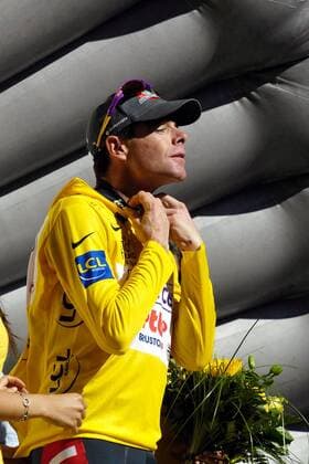Cadel Evans (Australien Silence Lotto) im gelben Trikot nach der 13. Etappe der Tour de France 2008 -  Radsport Herren Tour de France 2008, Straße, Rad, Straßenradsport Einzelbild 13. Etappe: Narbonne - Nimes