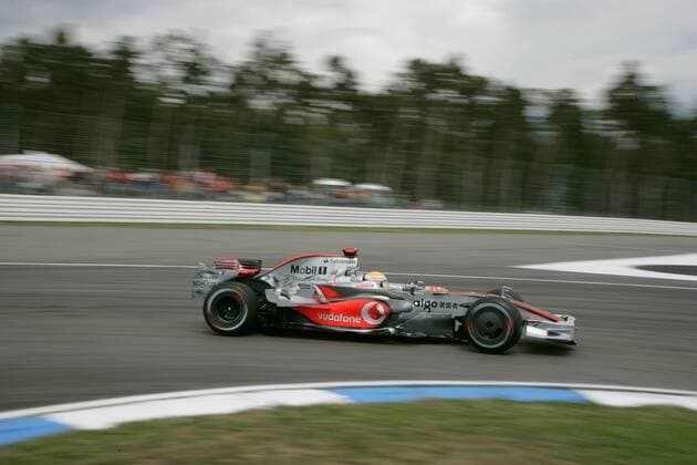 Lewis Hamilton (England McLaren Mercedes) in seinem Boliden Motorsport Grand Prix Herren Großer Preis von Deutschland 2008, Formel 1 Weltmeisterschaft, F1, F, GP, WM Einzelbild Hockenheimring Hockenheim Dynamik,