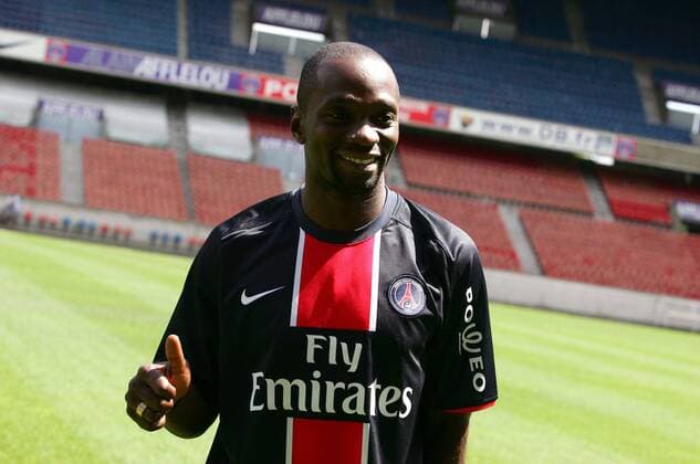 Neuzugang Claude Makelele (Paris St. Germain) -  (pan26971) Fußball Herren Ligue 1 2008 2009, 1. Französische Liga, Paris Saint Germain, PSG, Präsentation, Pressetermin Einzelbild Paris Freude,