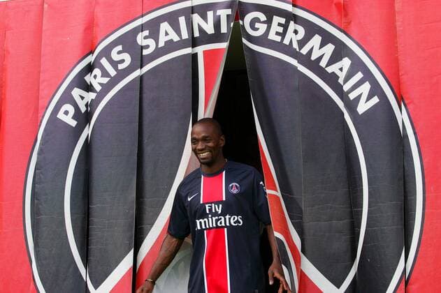 Neuzugang Claude Makelele (Paris St. Germain) -  (pan26971) Fußball Herren Ligue 1 2008 2009, 1. Französische Liga, Paris Saint Germain, PSG, Präsentation, Pressetermin, PK Einzelbild Paris Freude,