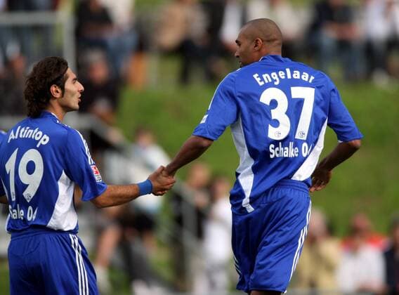 Orlando Engelaar (re.) und Halil Altintop (beide Schalke) - Torjubel -  Fußball Herren Saison 2008 2009, Test, Testspiel, FC Schalke 04 Gruppe Thal Freude,