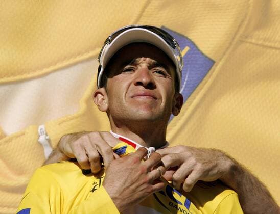 Carlos Sastre (Spanien CSC) nach seinem Etappensieg bei der 17. Etappe der Tour de France 2008 von Embrun nach L Alpe d Huez im gelben Trikot Radsport Herren Tour de France 2008, Straßenradsport, Straße, Rad, Einzelbild 17. Etappe: Embrun - L Alpe d Huez, lAlpe dHuez