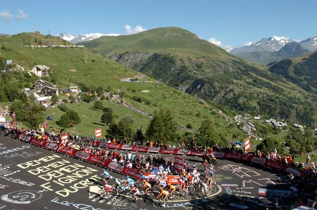 Teilnehmer der Tour de France 2008 während der 17. Etappe von Embrun nach L Alpe d Huez -  Radsport Herren Tour de France 2008, Straßenradsport, Straße, Rad, Totale 17. Etappe: Embrun - L Alpe d Huez, LAlpe dHuez