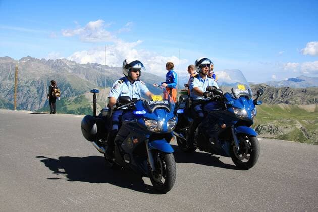 Polizisten auf Motorrädern am Rande der Tour de France Radsport Herren Tour de France 2008, Straßenradsport, Straße, Rad Gruppe 16. Etappe: Cuneo - Jausiers 