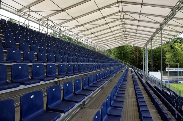 Neue überdachte Nebentribüne im Hardtwaldstadion - Heimspielstätte des SV Sandhausen Fußball Herren 3. Liga 2008 2009, SV Sandhausen Totale Hardtwaldstadion Sandhausen
