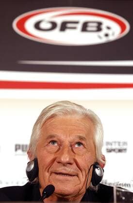 Nationaltrainer Karel Brückner (Österreich) während der Pressekonferenz anlässlich seiner Präsentation -  Fußball Herren Nationalteam 2008, Präsentation, Pressekonferenz, Pressetermin, Vdig Porträt Wien