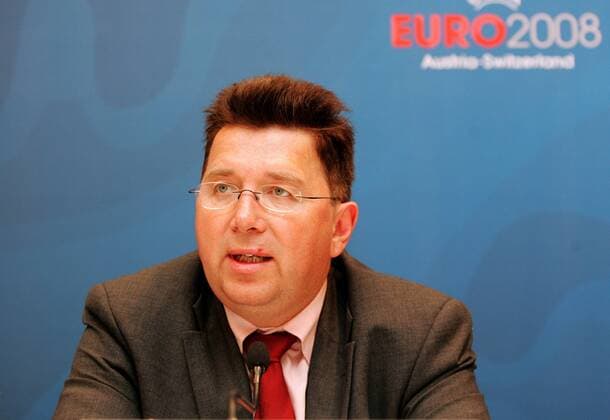 Martin Kallen (Schweiz Geschäftsführer Euro 2008) äußert sich auf einer Pressekonferenz zur Bilanz der Fußball Europameisterschaft 2008 -  Fußball EM Herren Bilanz Euro 2008, Pressekonferenz, Pressetermin Porträt Wien