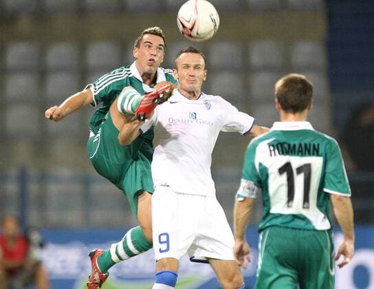 Andreas Dober (Rapid Wien, li.) gegen Lukasz Sosin (Famagusta) -  Fußball EC 1 Herren Champions League Qualifikation 2008 2009, Anorthosis Famagusta - SK Rapid Wien 3:0 Gruppe Larnaca Dynamik,
