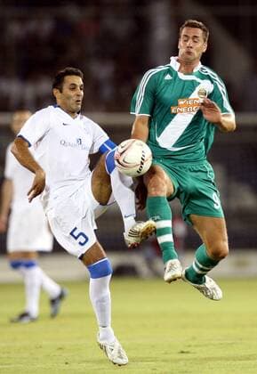 Nicos Nicolaou (Famagusta, li.) gegen Stefan Maierhofer (Rapid Wien) -  Fußball EC 1 Herren Champions League Qualifikation 2008 2009, Anorthosis Famagusta - SK Rapid Wien 3:0 Gruppe Larnaca Dynamik,