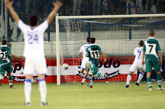 Famagusta (weiß) erzielt ein Tor -  Fußball EC 1 Herren Champions League Qualifikation 2008 2009, Anorthosis Famagusta - SK Rapid Wien 3:0 Totale Larnaca Freude,