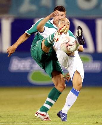 Markus Katzer (Rapid Wien, hi.) im Duell -  Fußball EC 1 Herren Champions League Qualifikation 2008 2009, Anorthosis Famagusta - SK Rapid Wien 3:0 Gruppe Larnaca Dynamik,