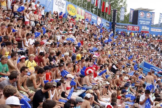 Beachvolleyballfans während des Grand Slam in Klagenfurt Beachvolleyball Herren Swatch FIVB World Tour 2008, Grand Slam, Beach Totale Klagenfurt