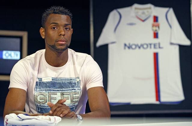 Neuzugang Frederic Piquionne (Lyon) wird vorgestellt -  Fußball Herren Ligue 1 2008 2009, OL, Olympique Lyonnais, 1. Französische Liga, Präsentation, Pressetermin Einzelbild Lyon