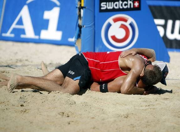Igor Kolodinsky (obenauf) und Dmitri Barsouk (beide Rußland) - Sieger der FIVB Swatch Beach World Tour 2008 in Klagenfurt Beachvolleyball Herren FIVB Swatch Beach World Tour 2008, Grand Slam, Vdig Gruppe Klagenfurt Begeisterung, Freude,