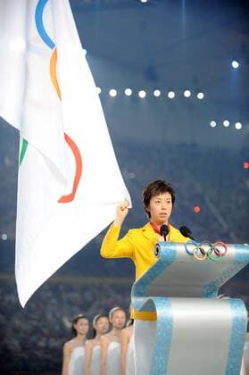 Zhang Yining (China) legt den olympischen Eid ab während der Eröffnungsfeier der Olympischen Spiele in Peking 2008 -  Tischtennis OS Sommer Damen Olympische Spiele 2008, Sommerspiele, Eröffnungsfeier, Eröffnungszeremonie, Zeremonie, Eröffnung, Einzelbild Peking