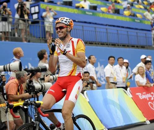 Samuel Sanchez (Spanien) - Olympiasieger 2008 in Peking jubelt -  Radsport OS Sommer Herren Vorschau Olympische Spiele Peking 2008, Sommerspiele, Rad, Straßenradsport, Strasse, Vdig Einzelbild Peking Freude,