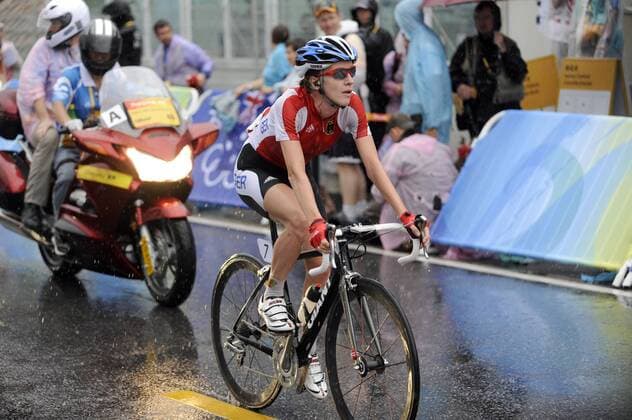 Judith Arndt (Deutschland) kommt ins Ziel Radsport OS Sommer Damen Olympische Spiele 2008, Sommerspiele, Straßenradsport, Straße, Rad, Nationaltrikot Einzelbild Peking